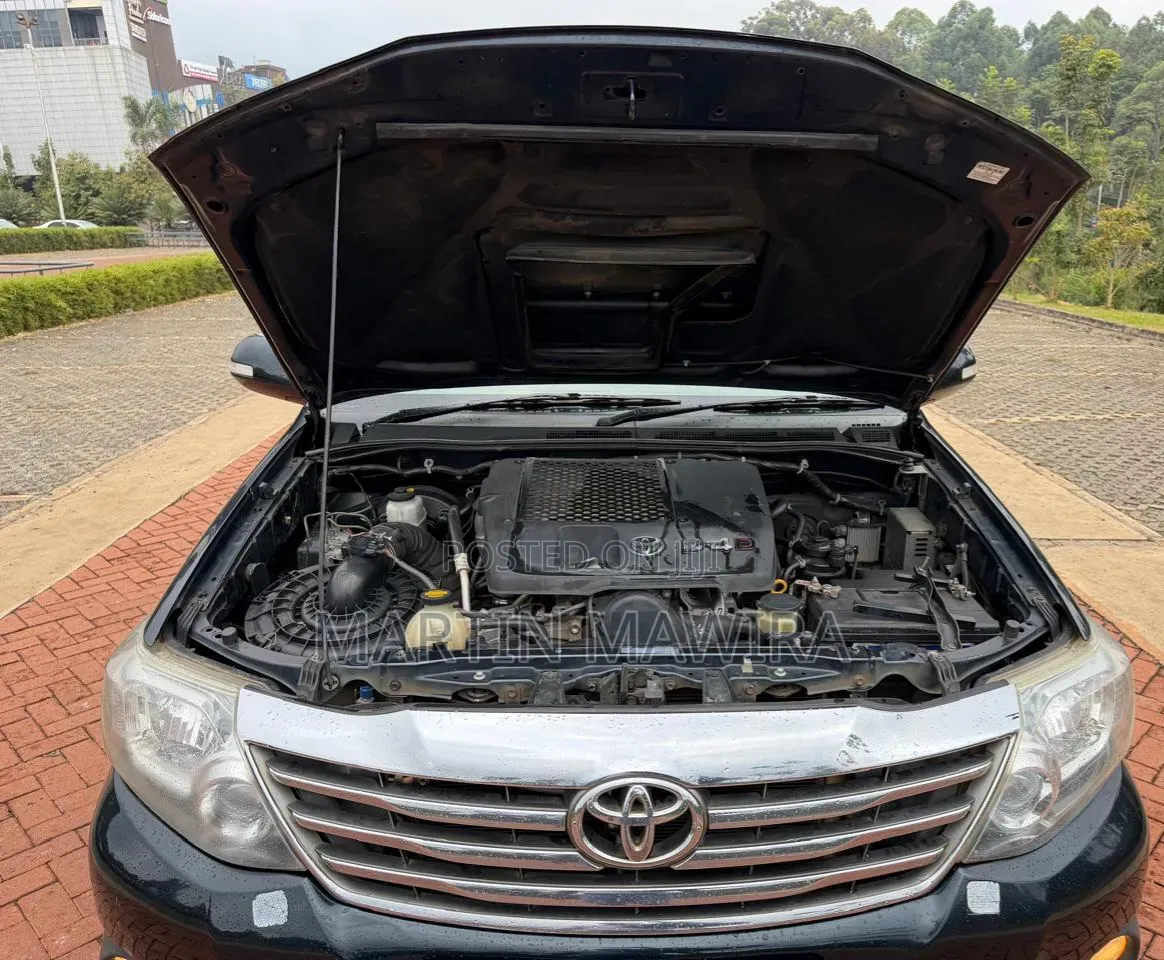 Toyota Fortuner 2013 Black
