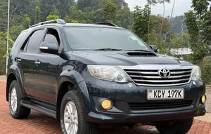Toyota Fortuner 2013 Black
