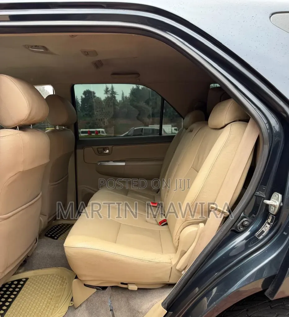 Toyota Fortuner 2013 Black
