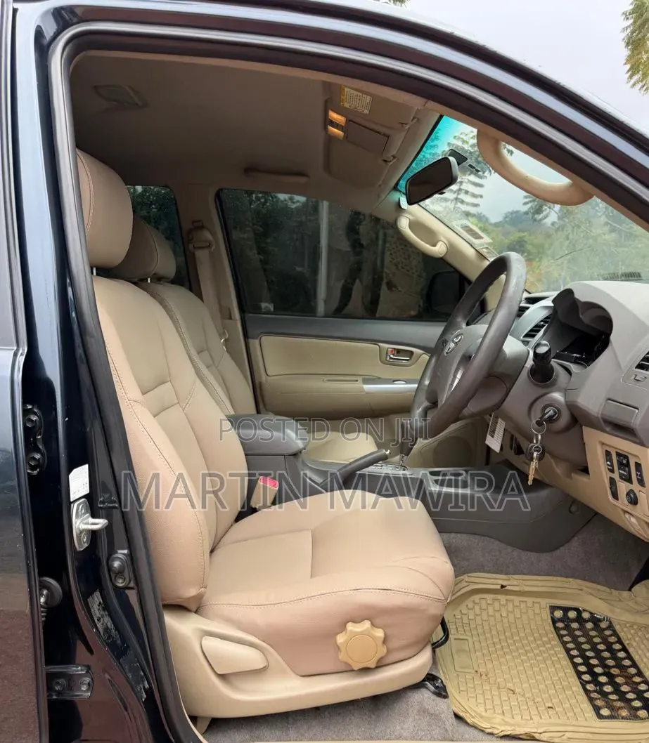 Toyota Fortuner 2013 Black