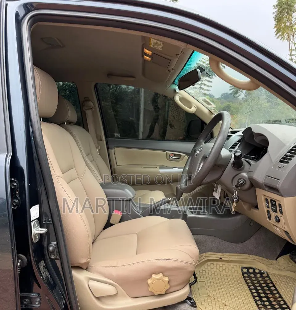 Toyota Fortuner 2013 Black