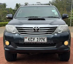 Toyota Fortuner 2013 Black