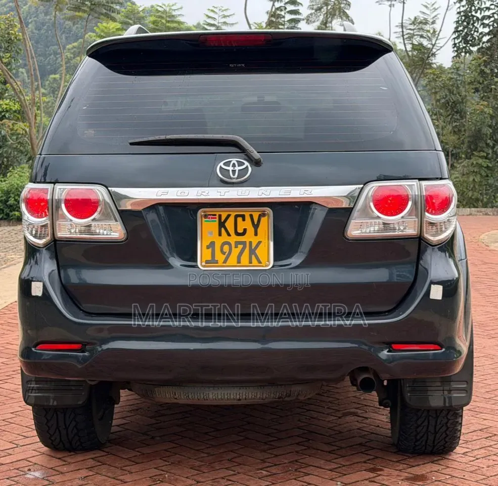 Toyota Fortuner 2013 Black