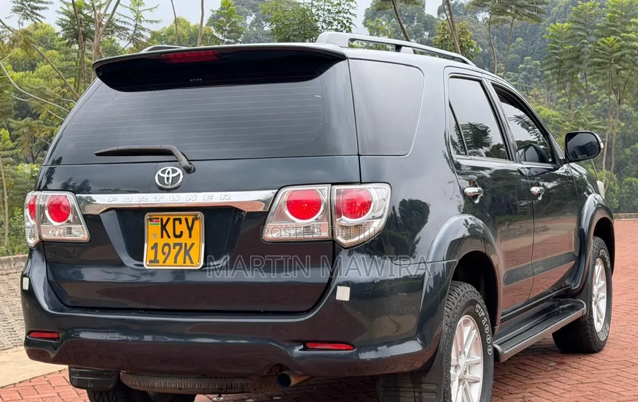 Toyota Fortuner 2013 Black