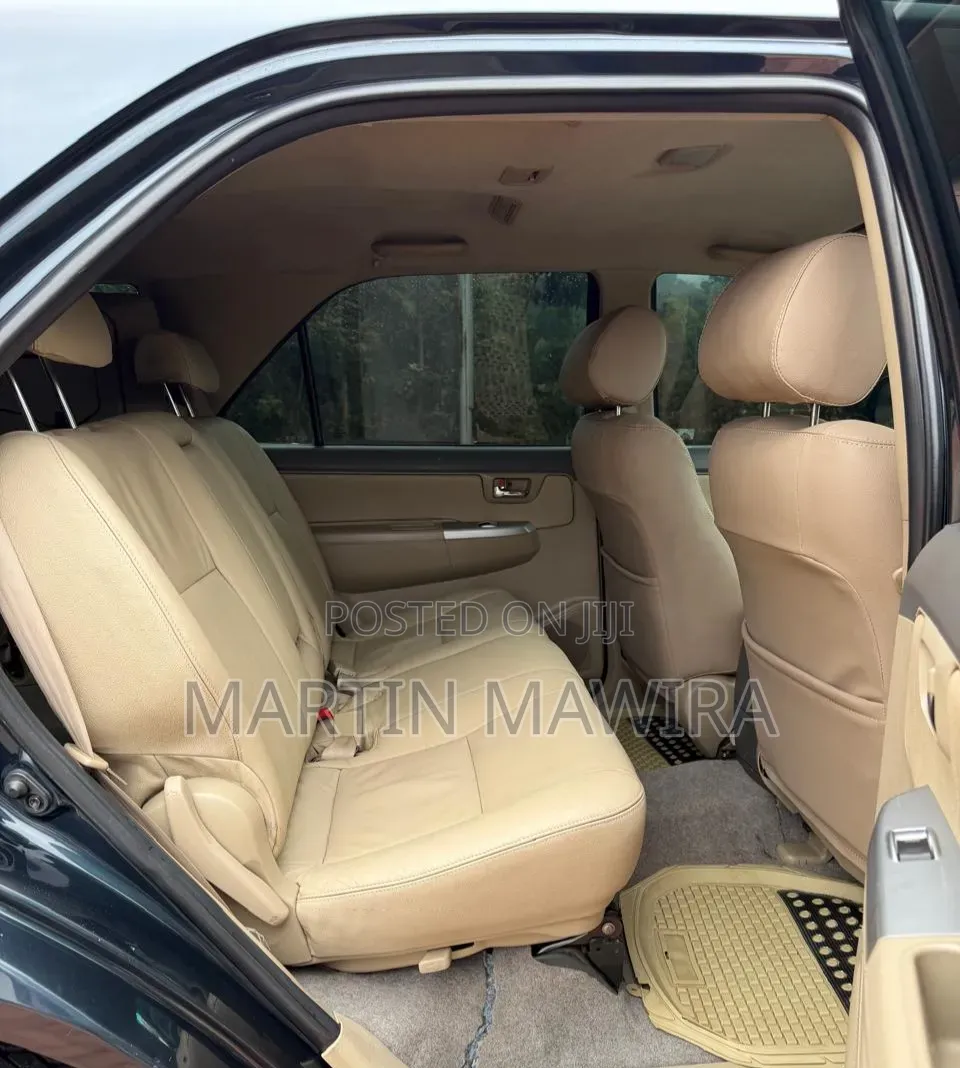 Toyota Fortuner 2013 Black