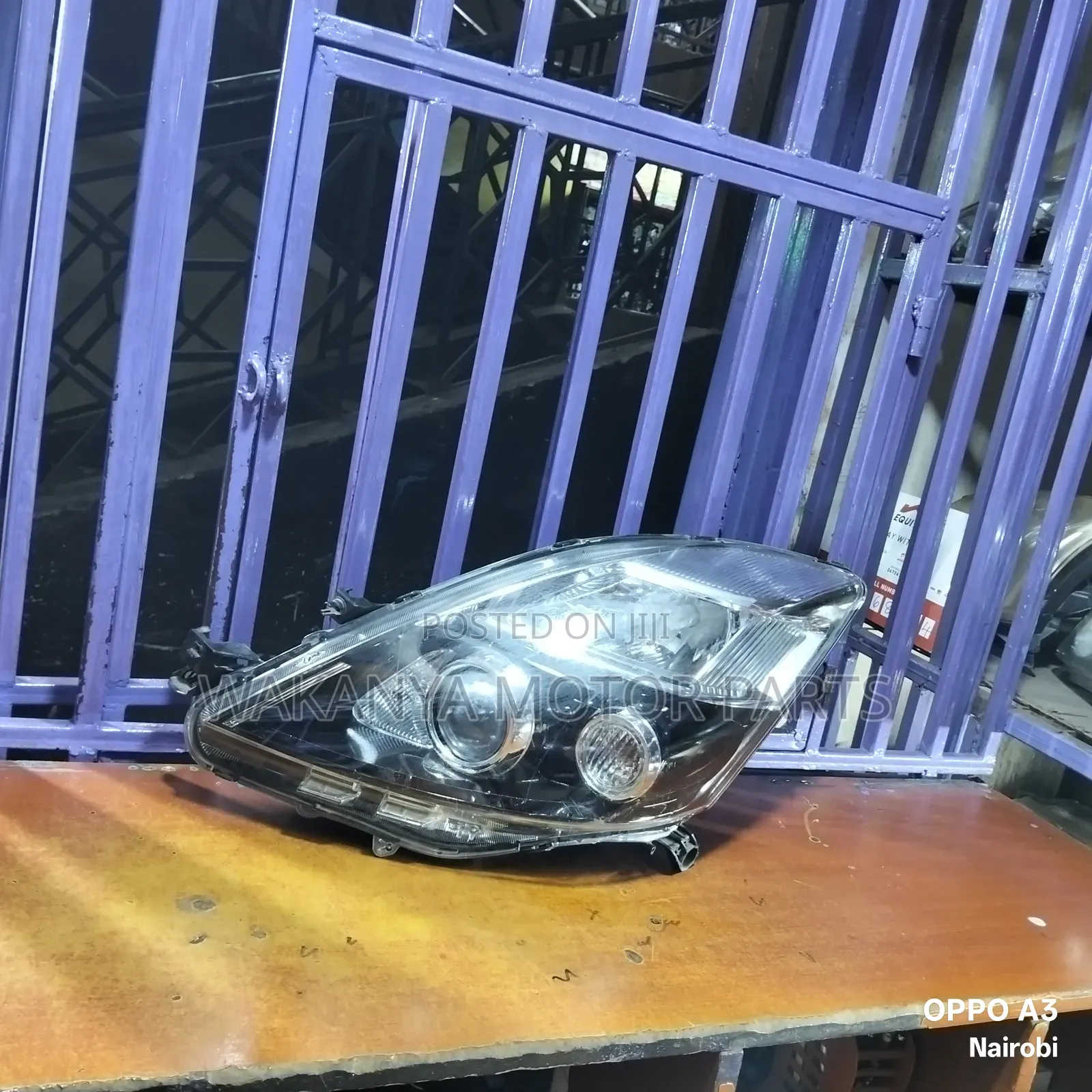 Toyota ISIS Non Xenon Headlamp, Model 2010/2012. Ex Japan