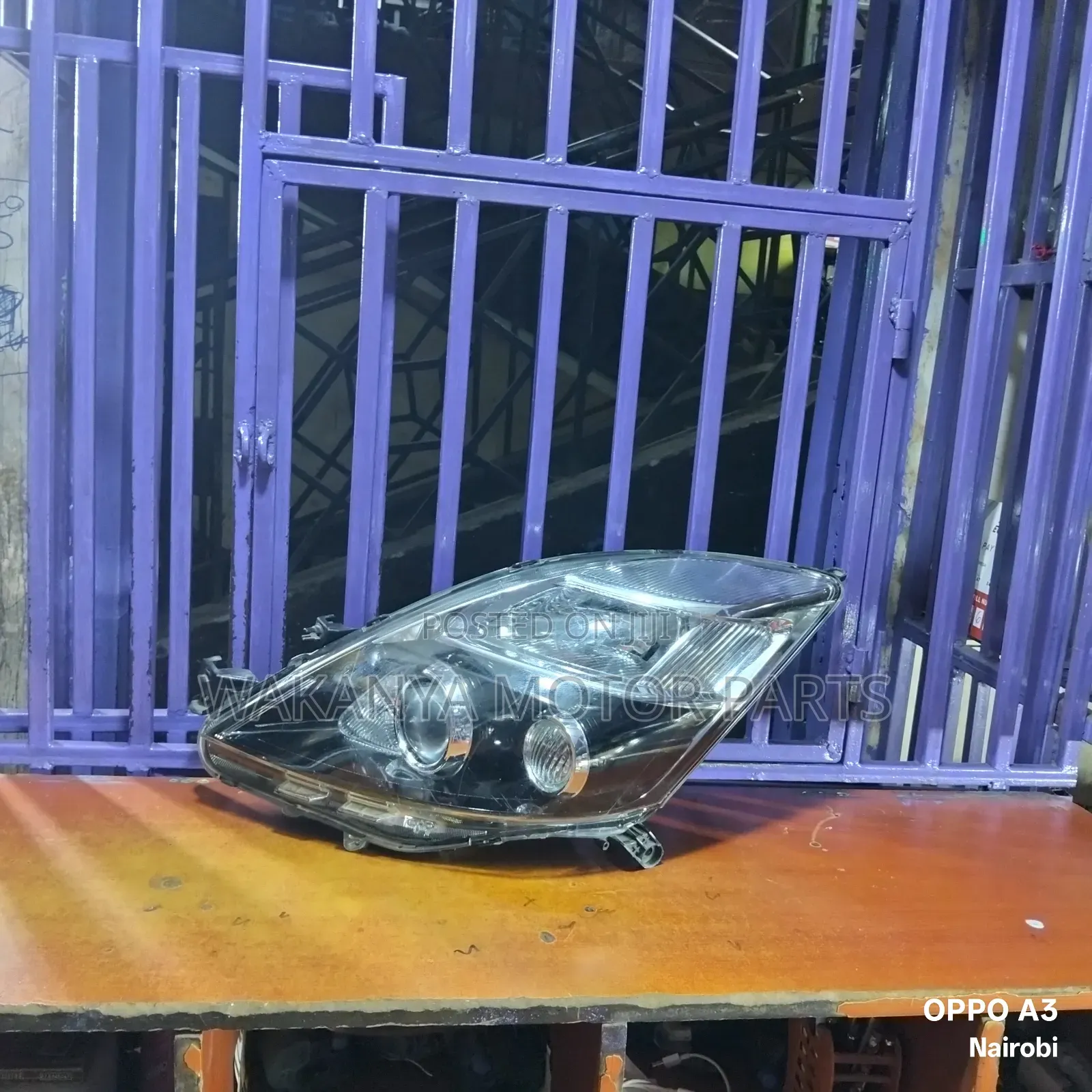Toyota ISIS Non Xenon Headlamp, Model 2010/2012. Ex Japan