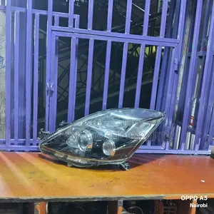 Toyota ISIS Non Xenon Headlamp, Model 2010/2012. Ex Japan