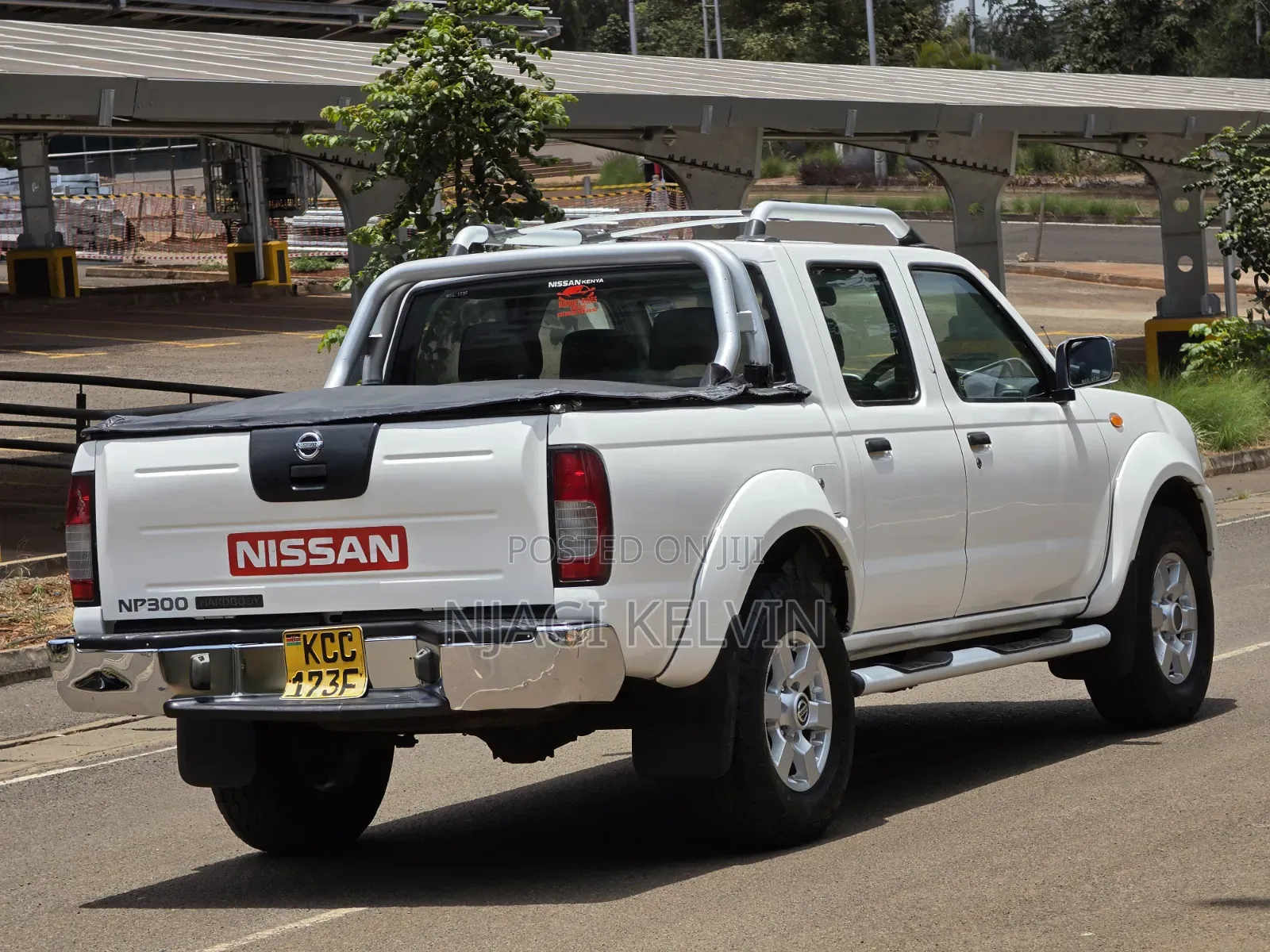 Nissan Hardbody 2014 White