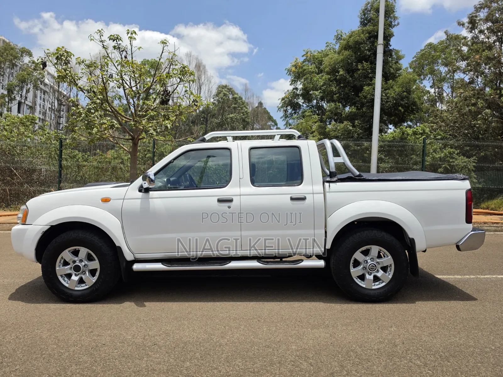 Nissan Hardbody 2014 White