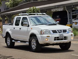 Nissan Hardbody 2014 White