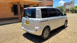 Toyota Sienta 1.5 FWD 2015 Silver