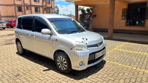 Toyota Sienta 1.5 FWD 2015 Silver