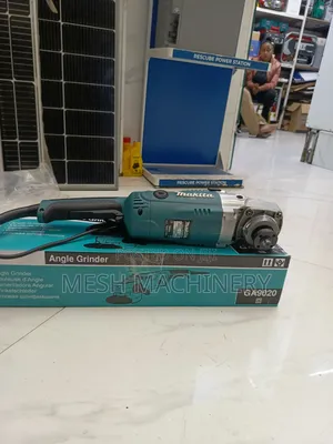 Makita GA9020 9-Inch Angle Grinder
