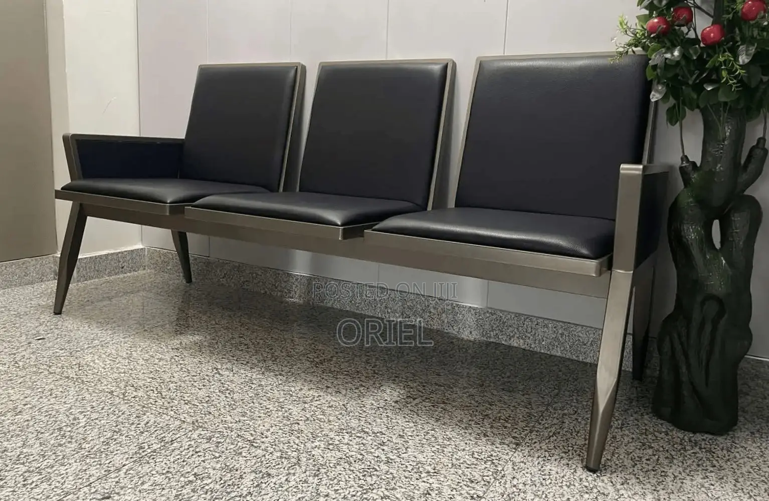 3-Seat Waiting Bench : Three-Seater Leather Waiting Bench
