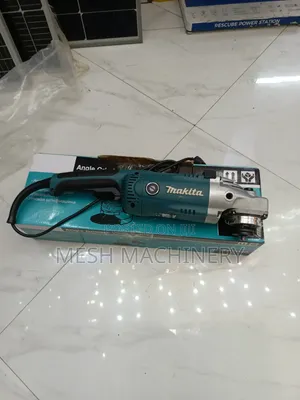 Makita GA9020 9-Inch Angle Grinder