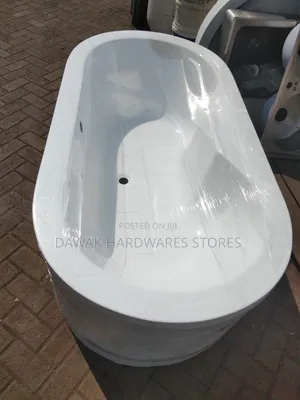 White Oval Enclosed Freestanding Bathtub