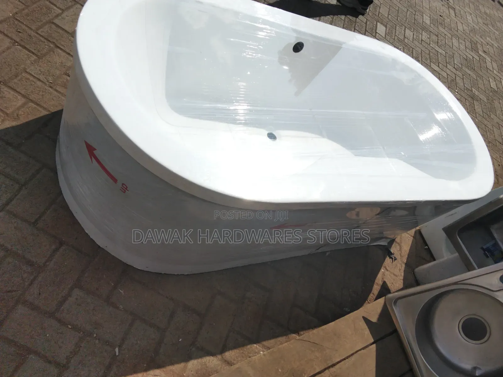 White Oval Enclosed Freestanding Bathtub