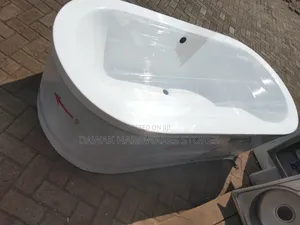 White Oval Enclosed Freestanding Bathtub