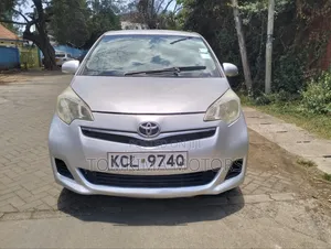 Toyota Ractis 2010 Silver