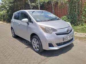 Toyota Ractis 2010 Silver