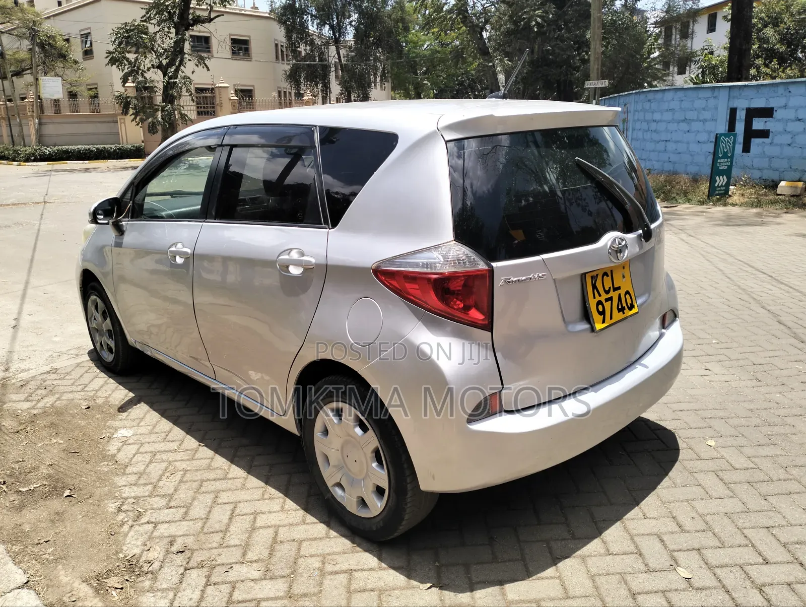 Toyota Ractis 2010 Silver