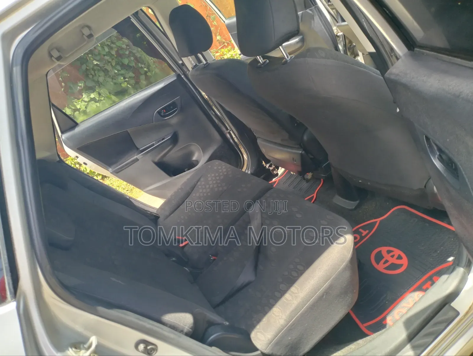 Toyota Ractis 2010 Silver
