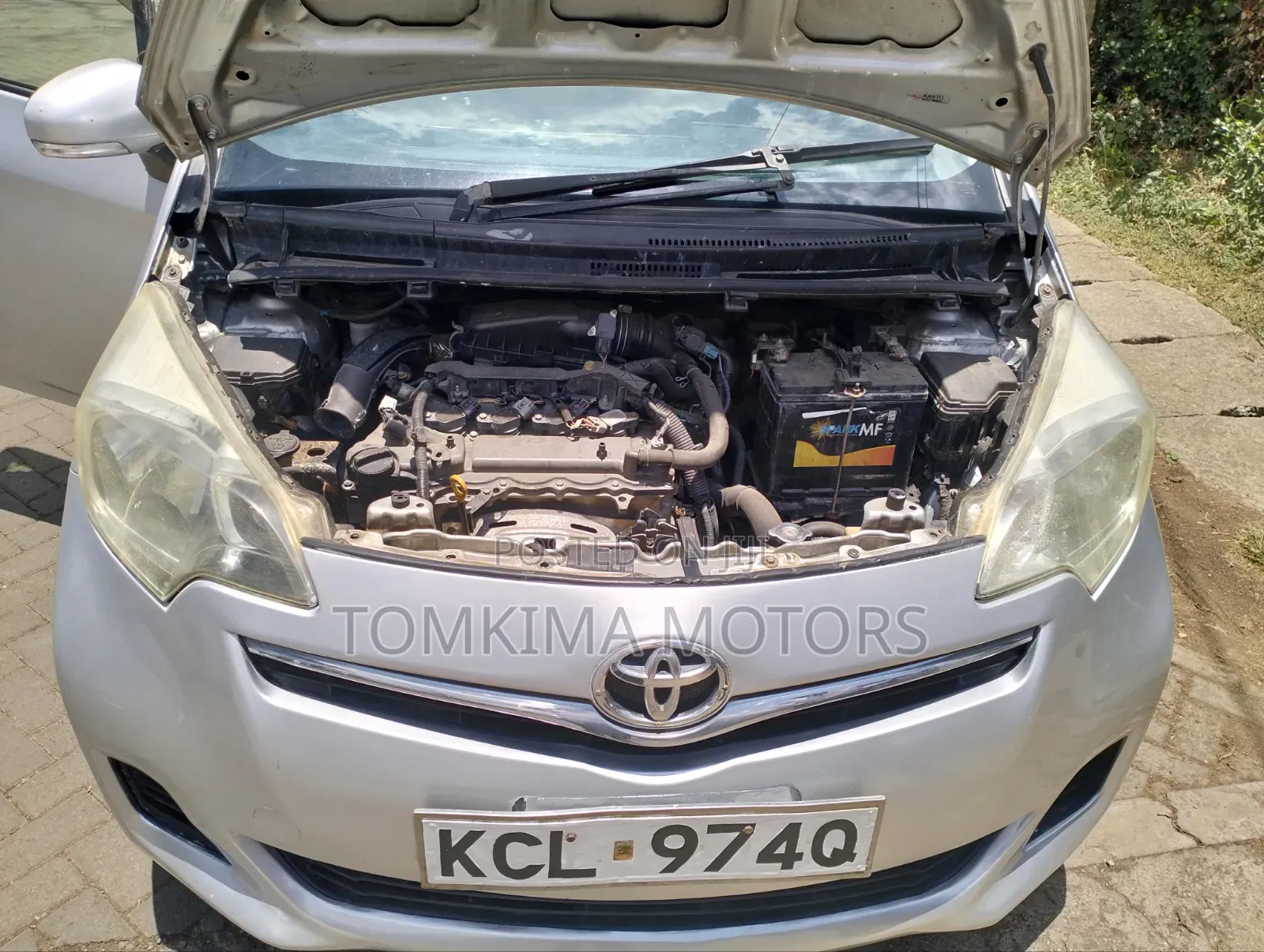 Toyota Ractis 2010 Silver