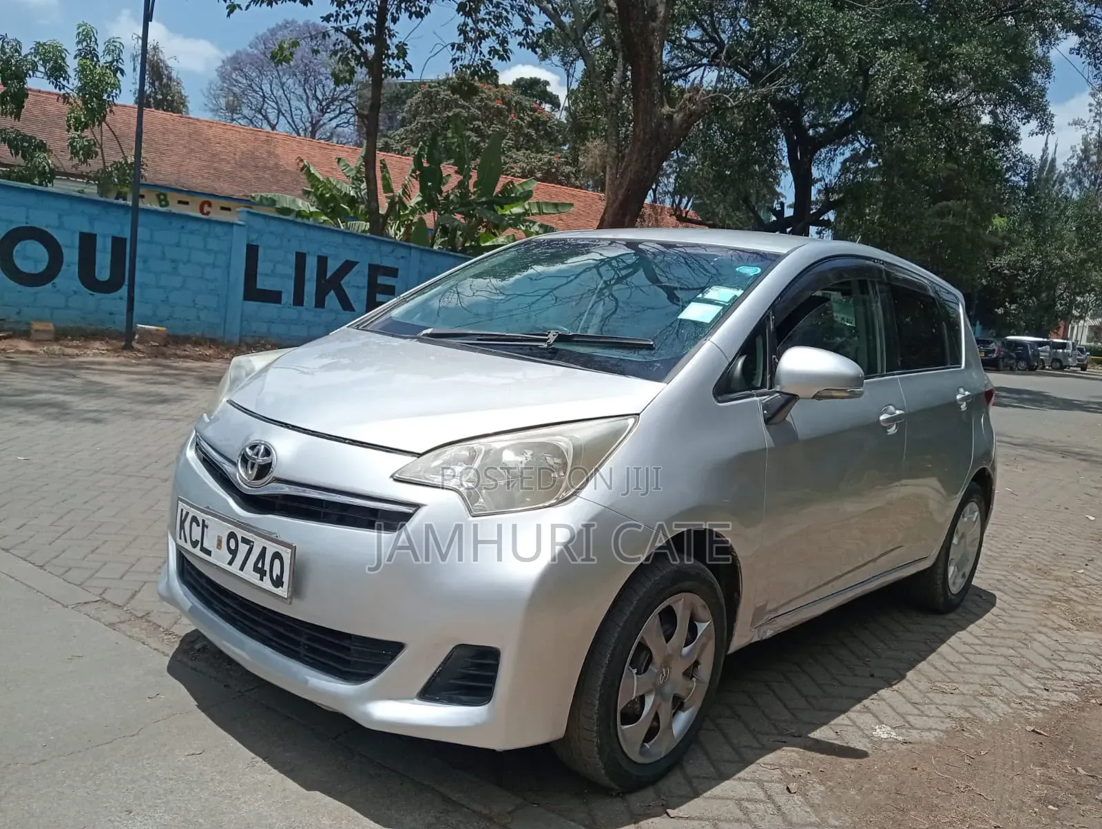Toyota Ractis 2012 Silver
