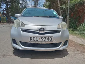 Toyota Ractis 2012 Silver