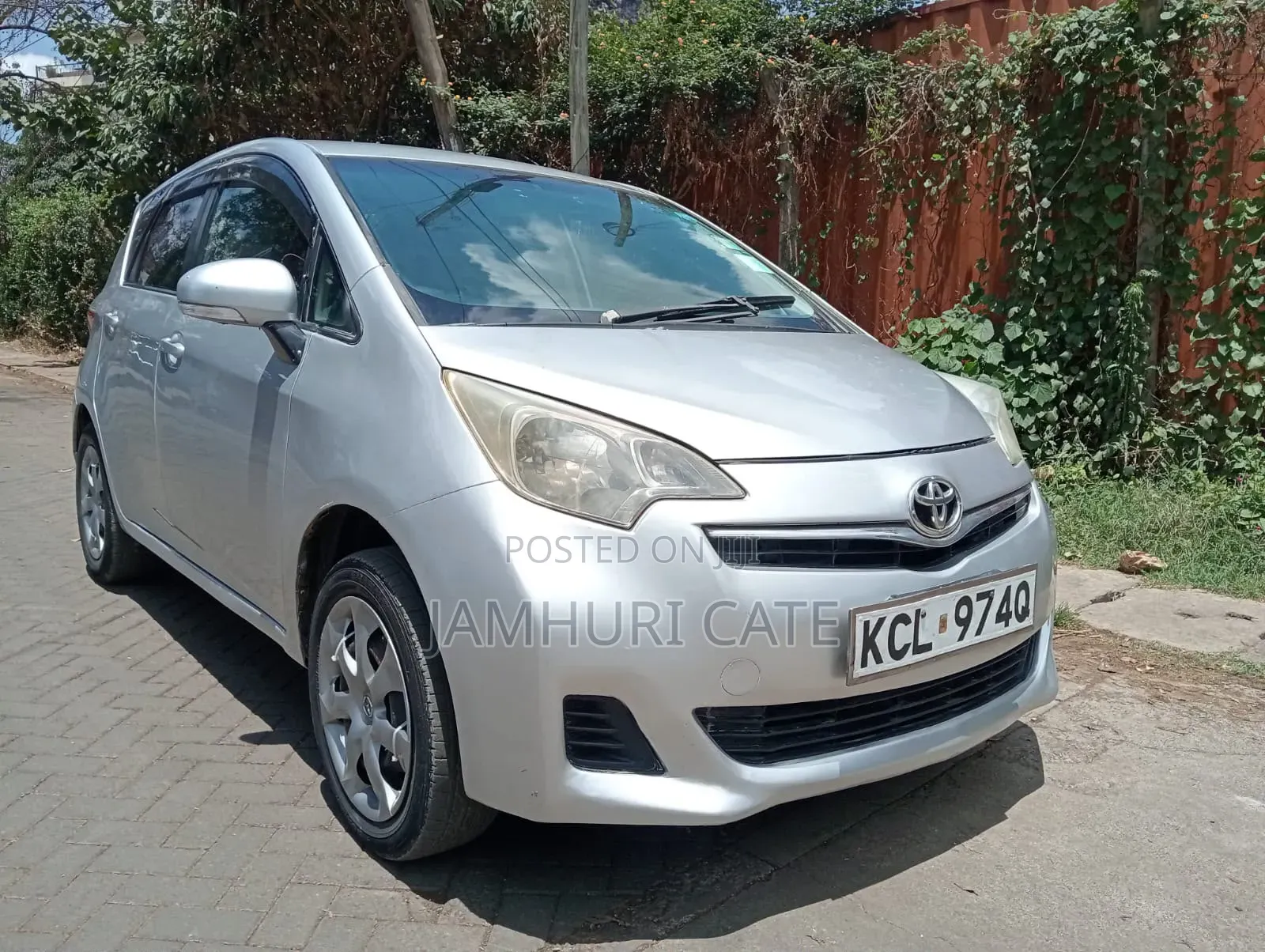 Toyota Ractis 2012 Silver