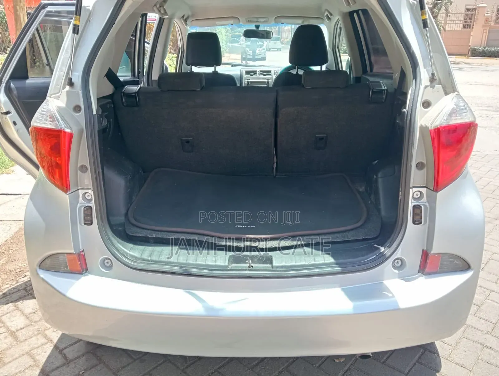 Toyota Ractis 2012 Silver
