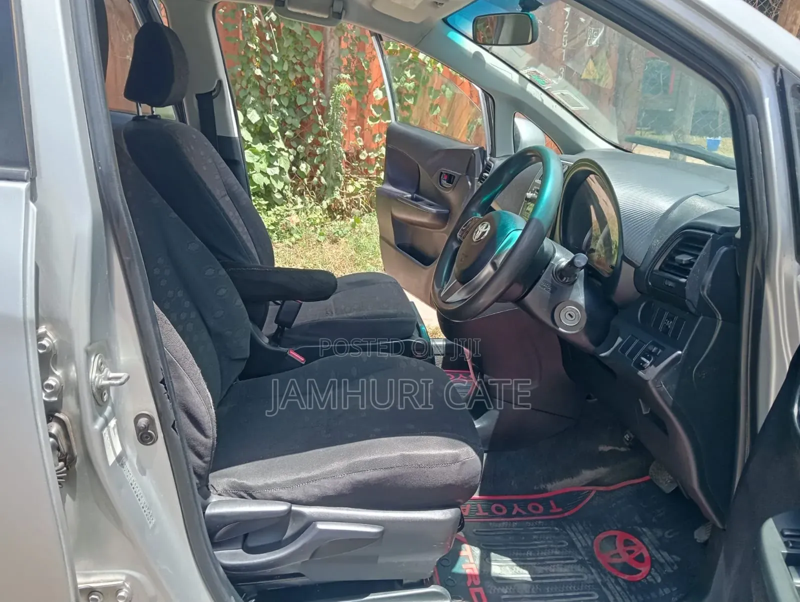 Toyota Ractis 2012 Silver
