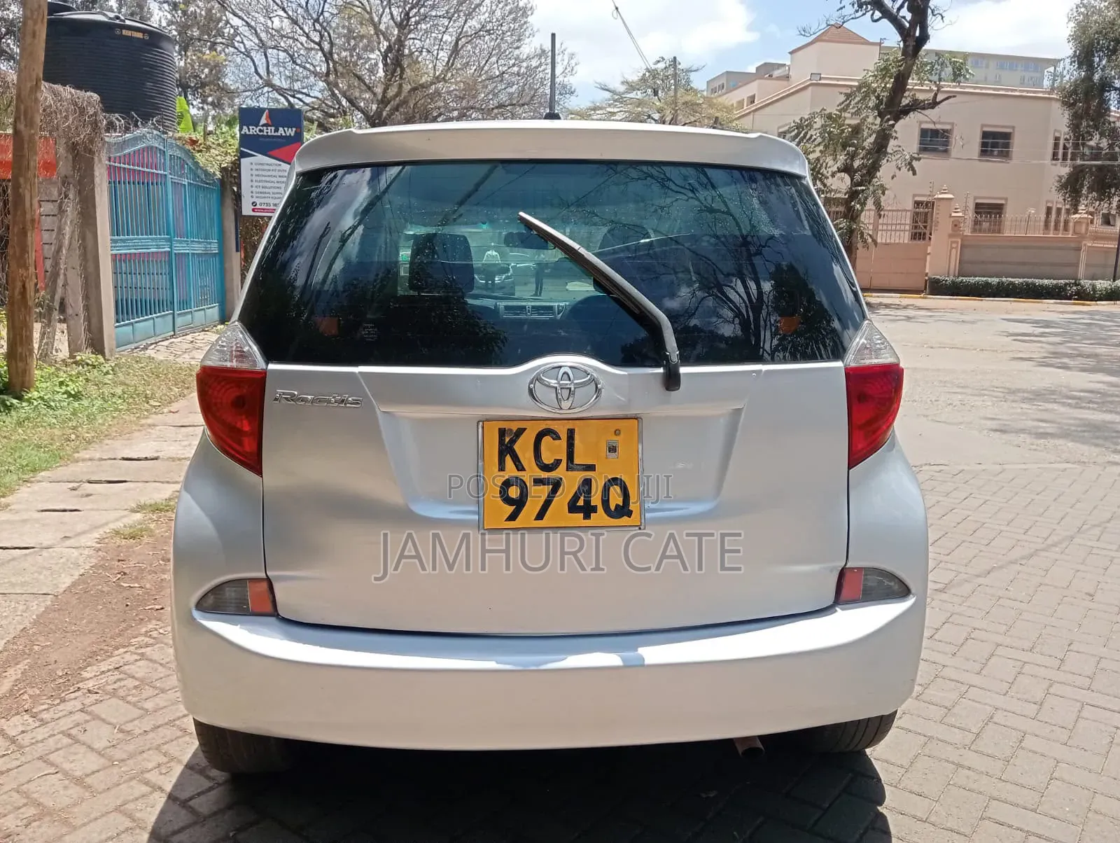Toyota Ractis 2012 Silver