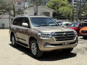 Toyota Land Cruiser 4.6 V8 ZX 2017 Gold