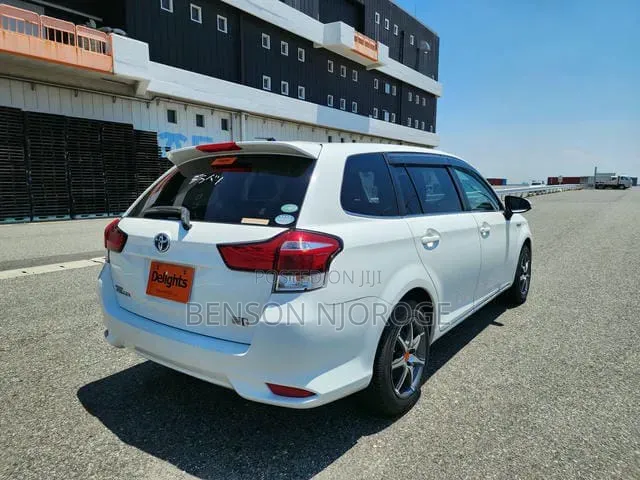 Toyota Corolla Fielder 1.5 Hybrid FWD 2019 White