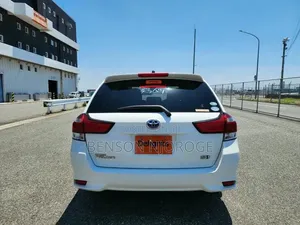 Toyota Corolla Fielder 1.5 Hybrid FWD 2019 White