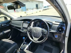 Toyota Corolla Fielder 1.5 Hybrid FWD 2019 White