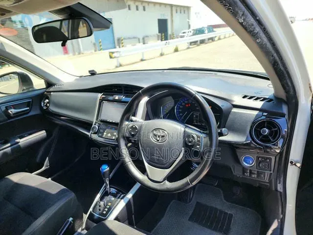 Toyota Corolla Fielder 1.5 Hybrid FWD 2019 White