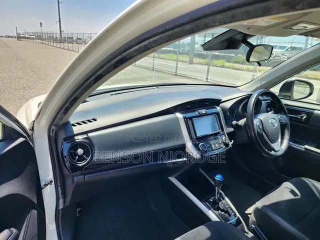 Toyota Corolla Fielder 1.5 Hybrid FWD 2019 White