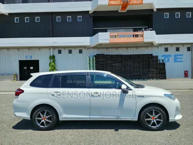 Toyota Corolla Fielder 1.5 Hybrid FWD 2019 White