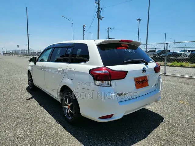 Toyota Corolla Fielder 1.5 Hybrid FWD 2019 White