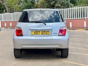 Toyota IST 2007 Silver