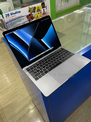 Laptop Apple MacBook Pro 2017 16GB Intel Core i7 SSD 256GB