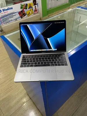 Laptop Apple MacBook Pro 2017 16GB Intel Core i7 SSD 256GB