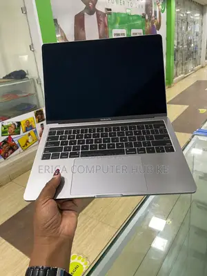 Laptop Apple MacBook Pro 2017 16GB Intel Core i7 SSD 256GB