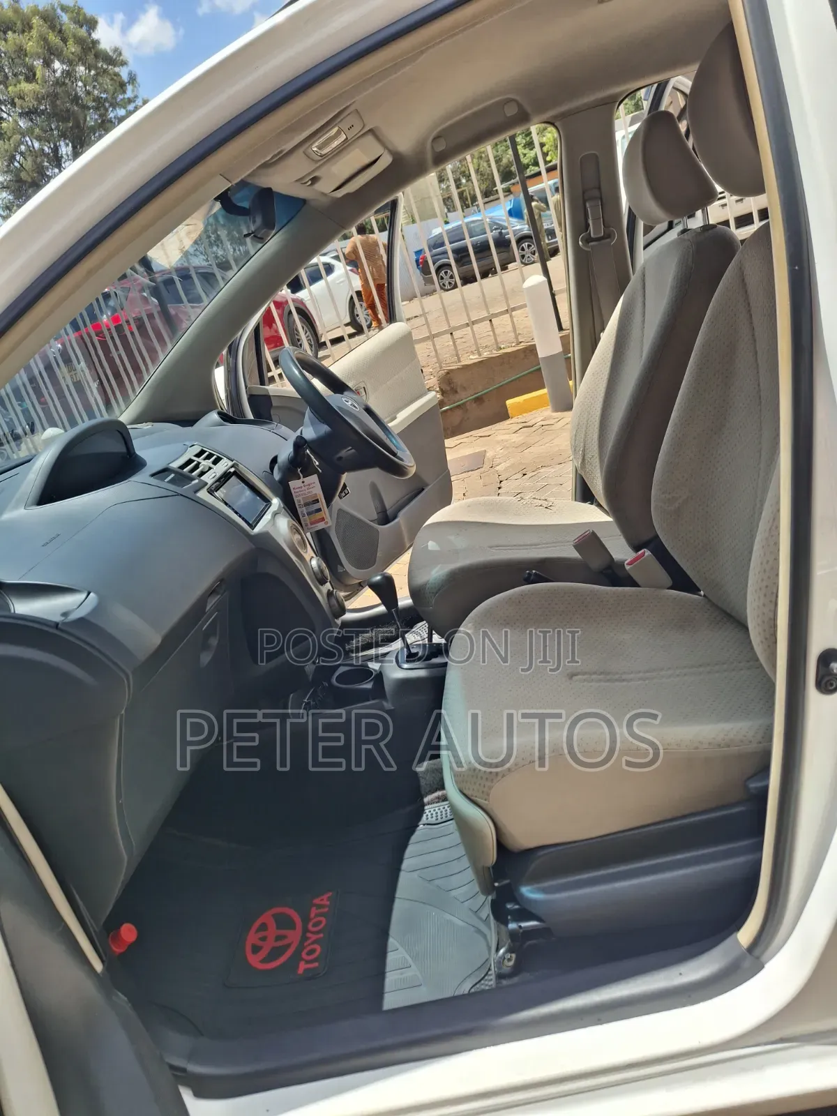Toyota Vitz 1.0 FWD 3dr 2007 White