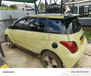 Toyota IST 2005 Yellow