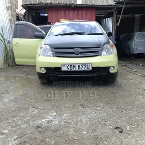 Toyota IST 2005 Yellow