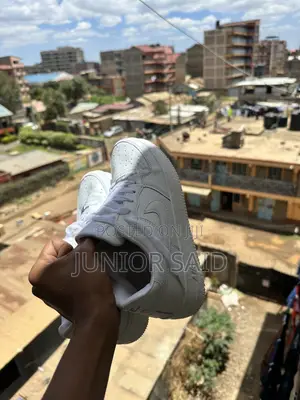 White Nike Air Force 1 Sneakers – Worn Once